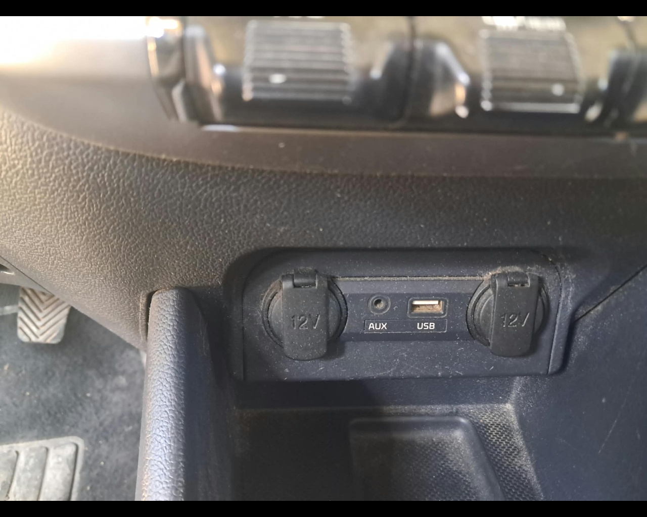 Foto KIA Rio 5p 1.1 crdi Active E6