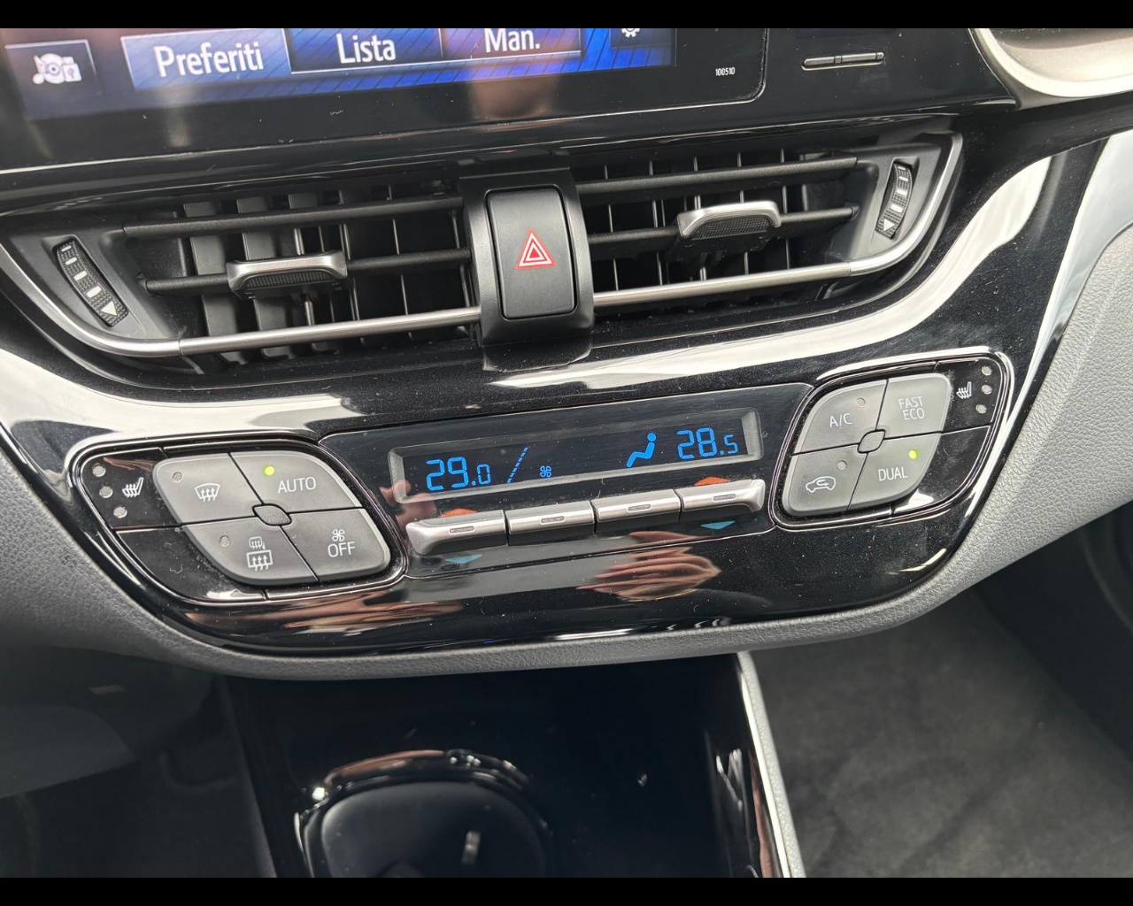 Foto TOYOTA C-HR 1.8h Trend 2wd e-cvt