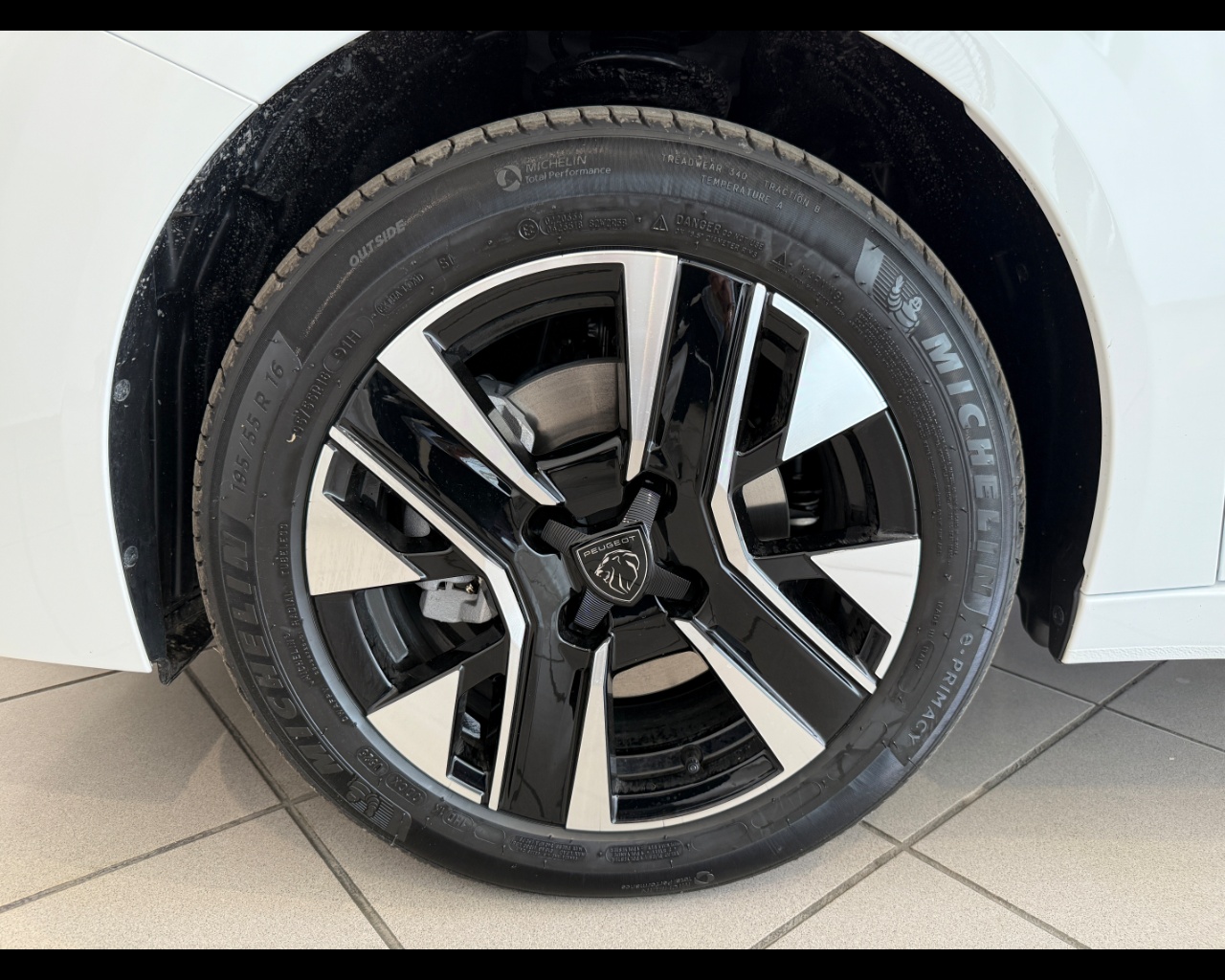 PEUGEOT 208 5P – ALLURE Hybrid 136 E-DCS6 Ibrido benzina Aziendale - 15