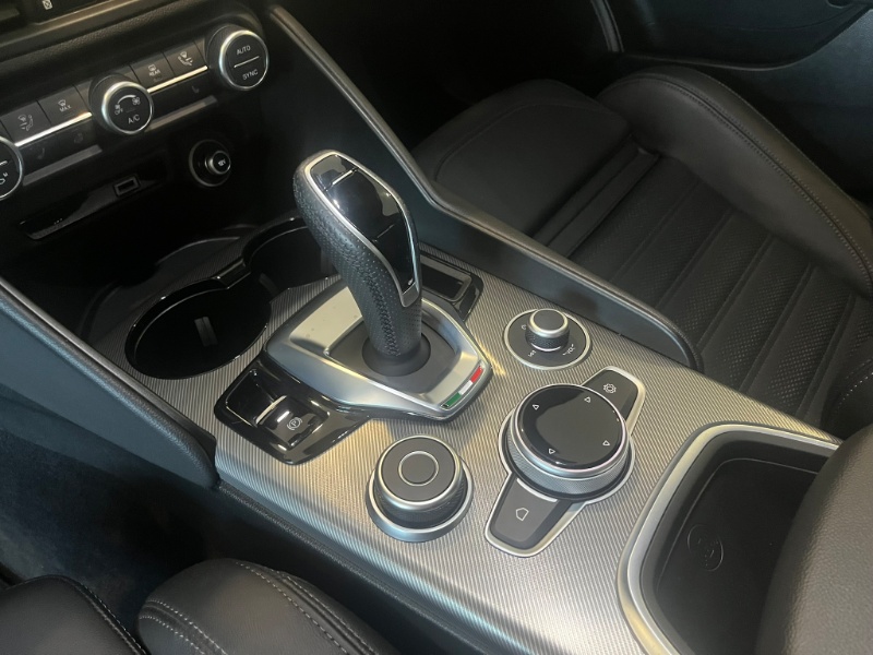 ALFA ROMEO – Giulia 2.0 Turbo 280 CV AT8 AWD Q4 Veloce