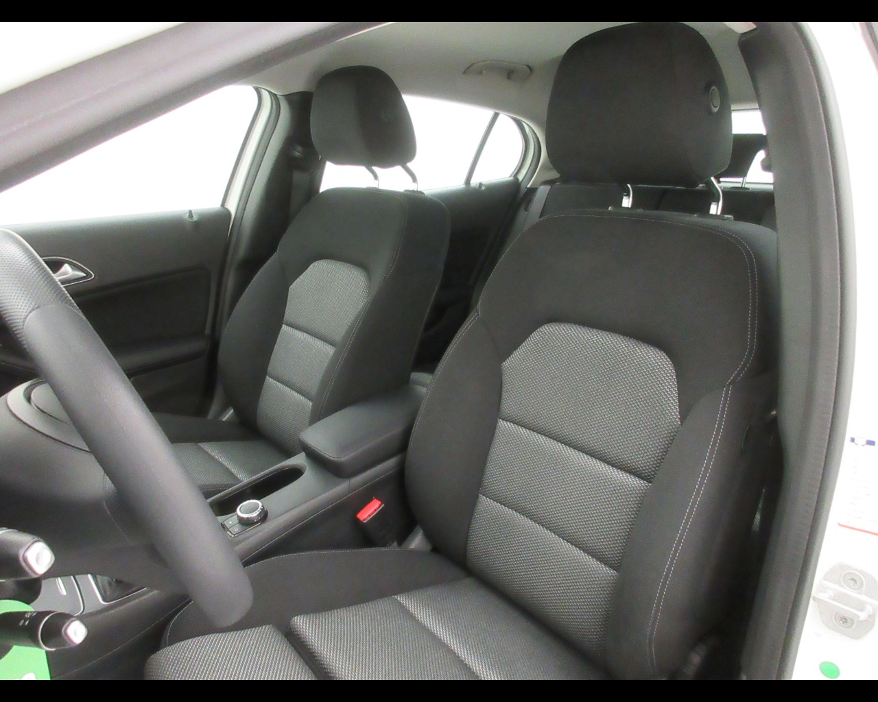 Mercedes GLA GLA 200 D Business - 11