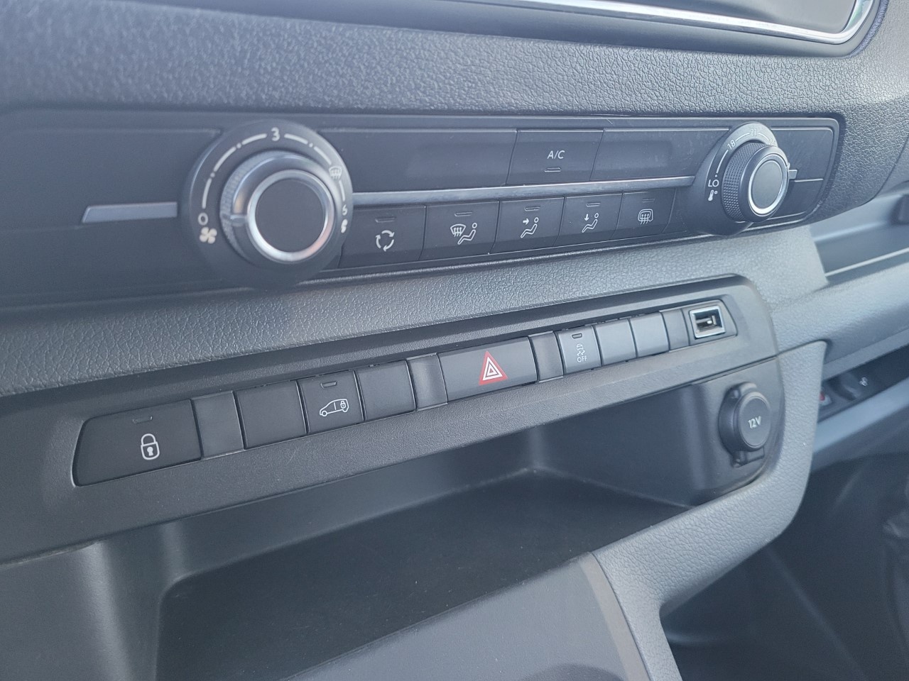 Peugeot Expert III Expert 2.0 Bluehdi Premium std 120cv E6 - 17