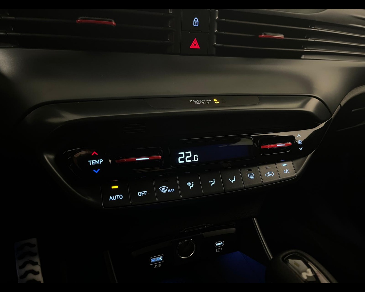 Foto HYUNDAI I20 PE MY25 1.0T DCT NLINE CARBON