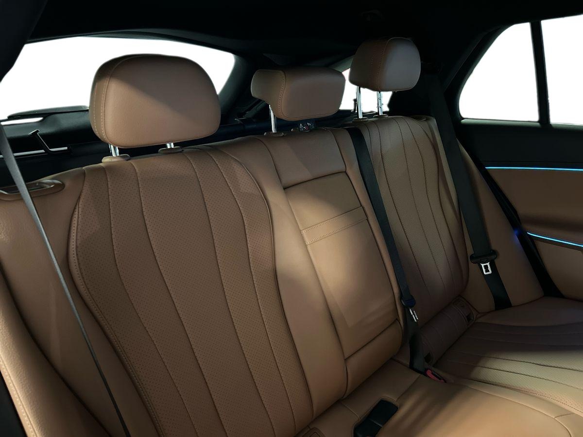 Mercedes  Classe E Station Wagon 300 de Plug in hybrid AMG Line Advanced 4Matic 9G-Tronic - 16