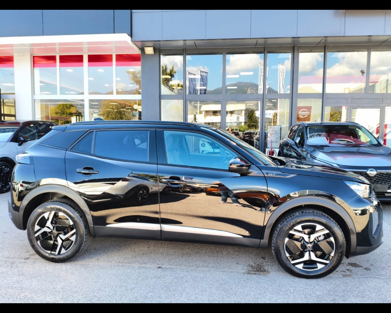 Foto PEUGEOT 2008 1.2 hybrid GT 136cv e-dcs6