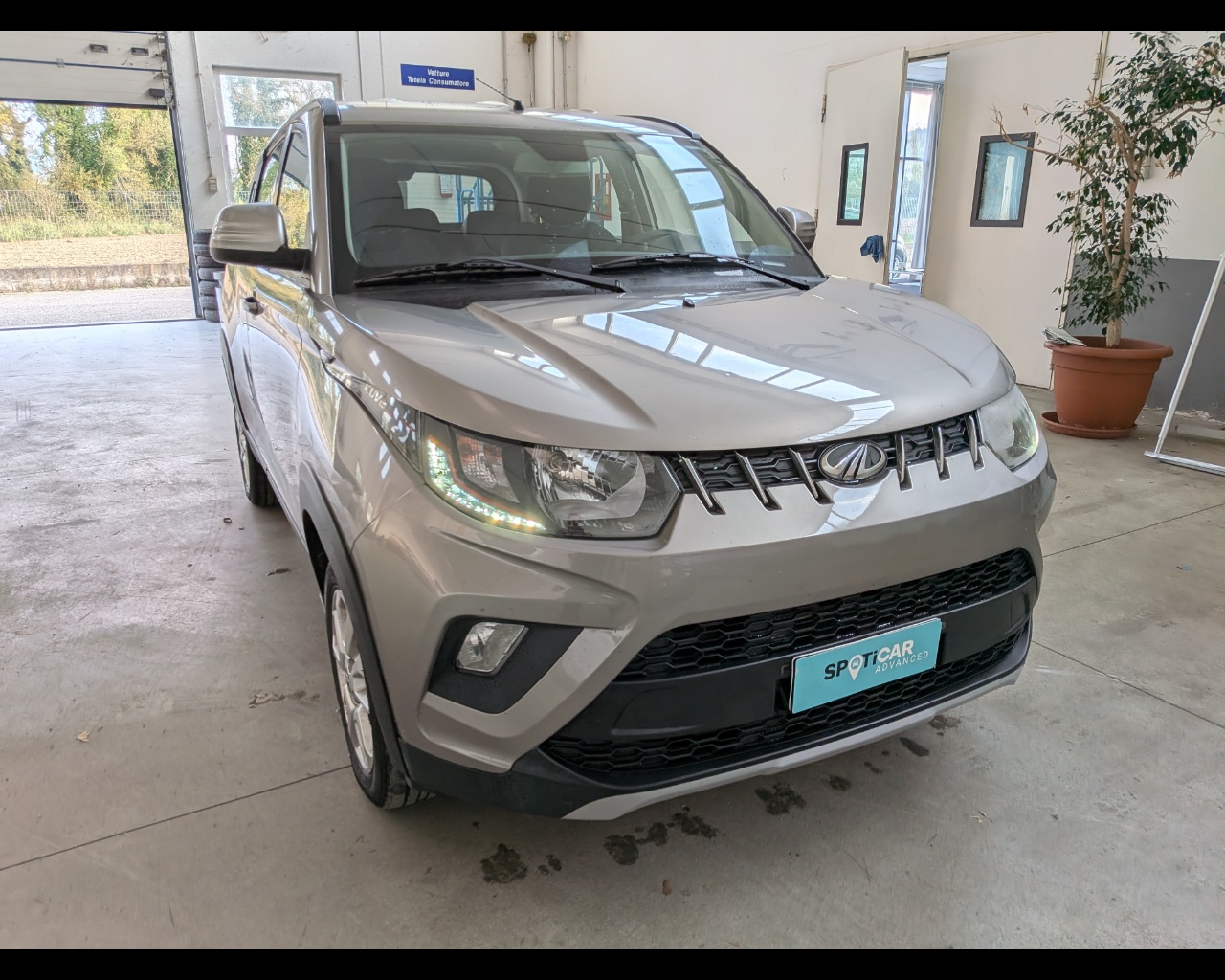 Foto MAHINDRA KUV100 1.2 K6+ m-bifuel