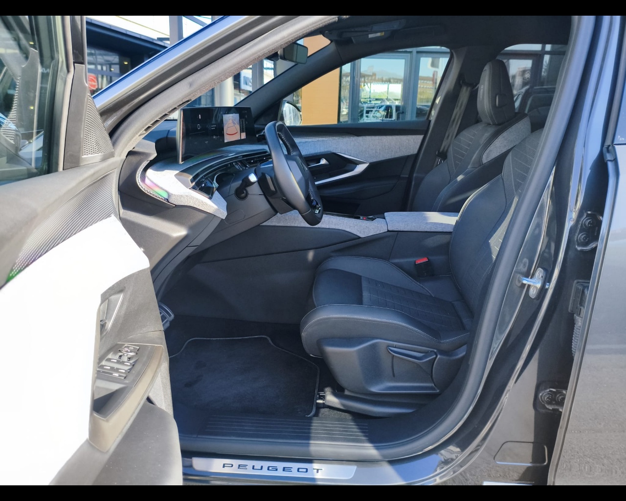 Foto PEUGEOT 3008 1.2 hybrid GT 145cv e-dcs6