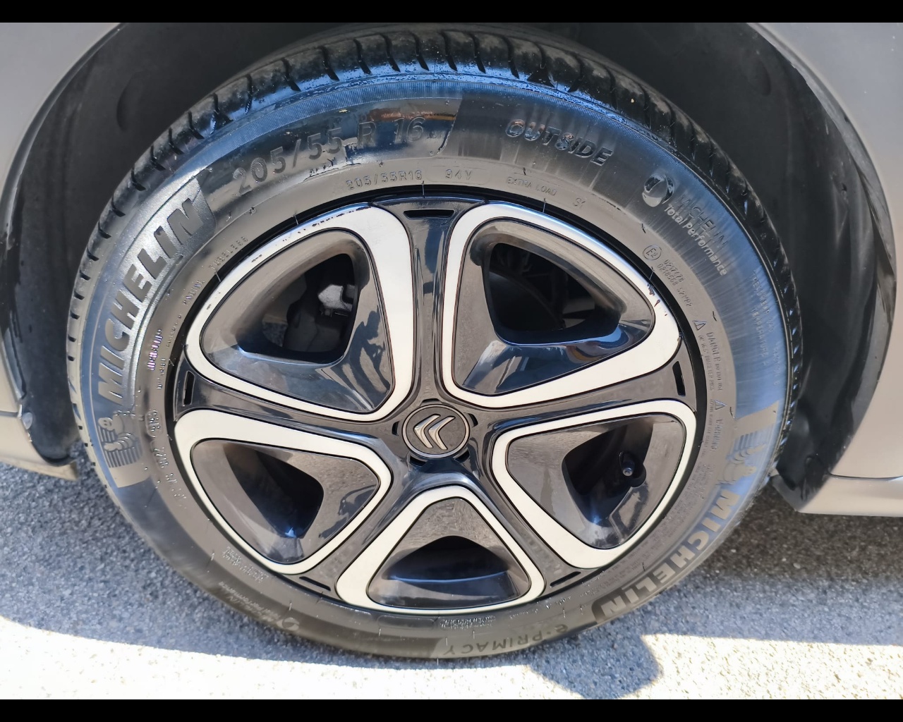 Foto CITROEN C3 1.2 puretech C-Series s&s 83cv neopatentati