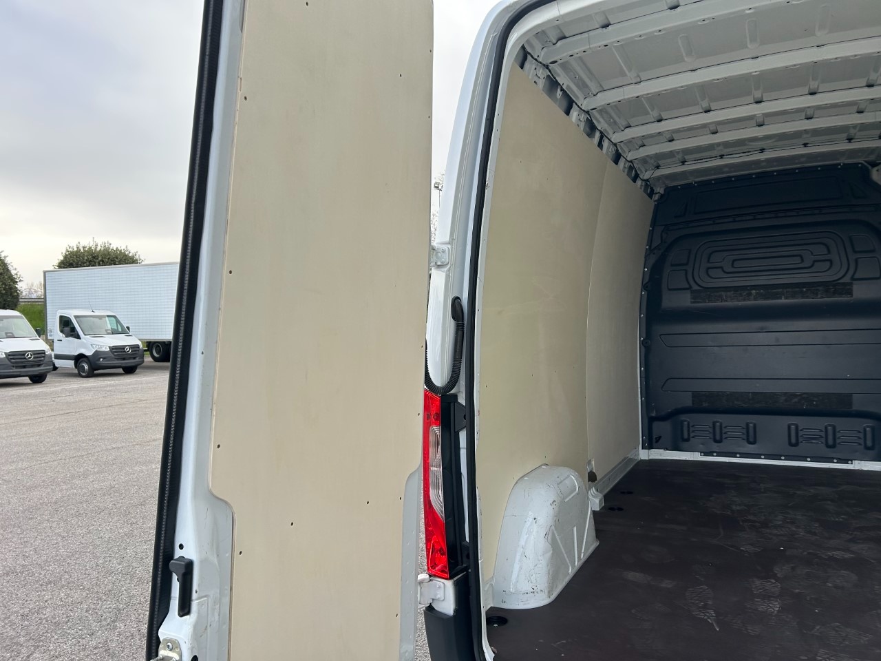Mercedes  sprinter 311 2.1 cdi F 39/35 fwd E6 - 21