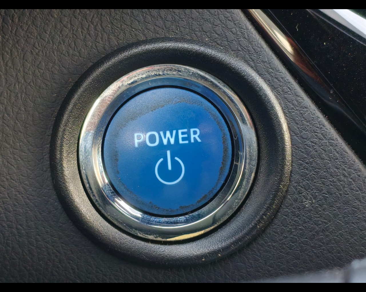 Foto TOYOTA C-HR 1.8h Lounge 2wd e-cvt