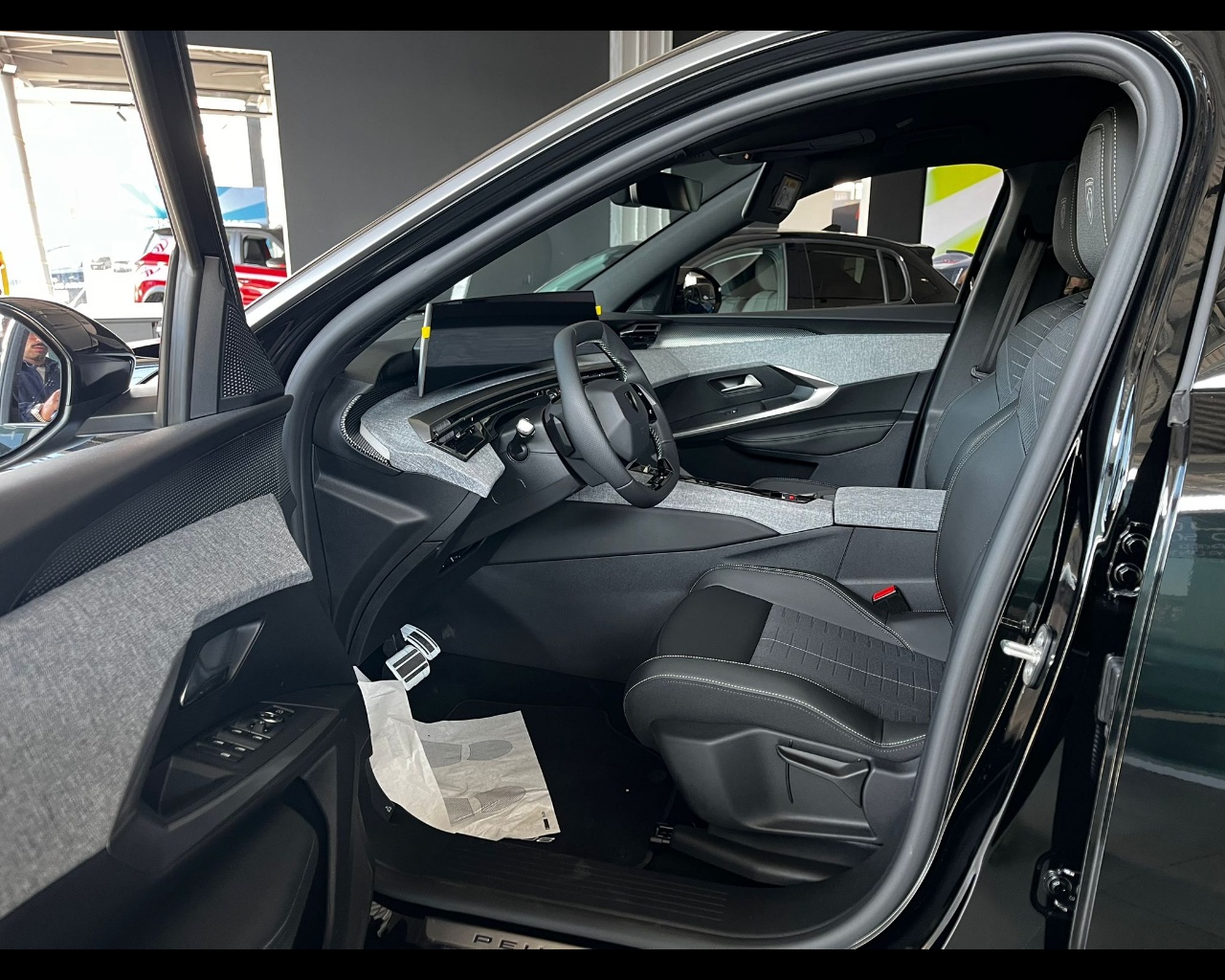 Foto PEUGEOT Nuova 3008 GT - Plug-in HYBRID 195