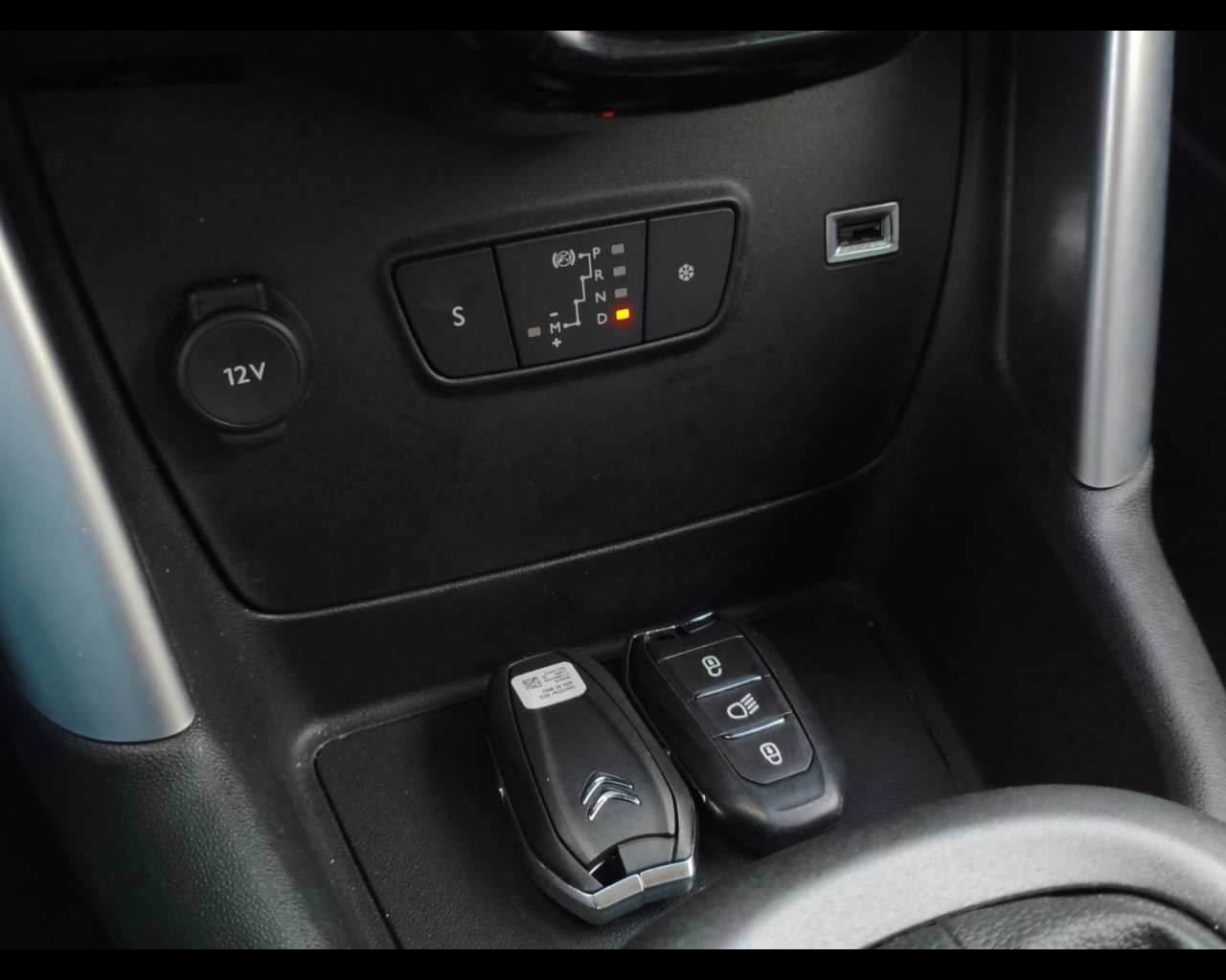 Foto CITROEN C3 Aircross 1.2 puretech Shine s&s 110cv eat6