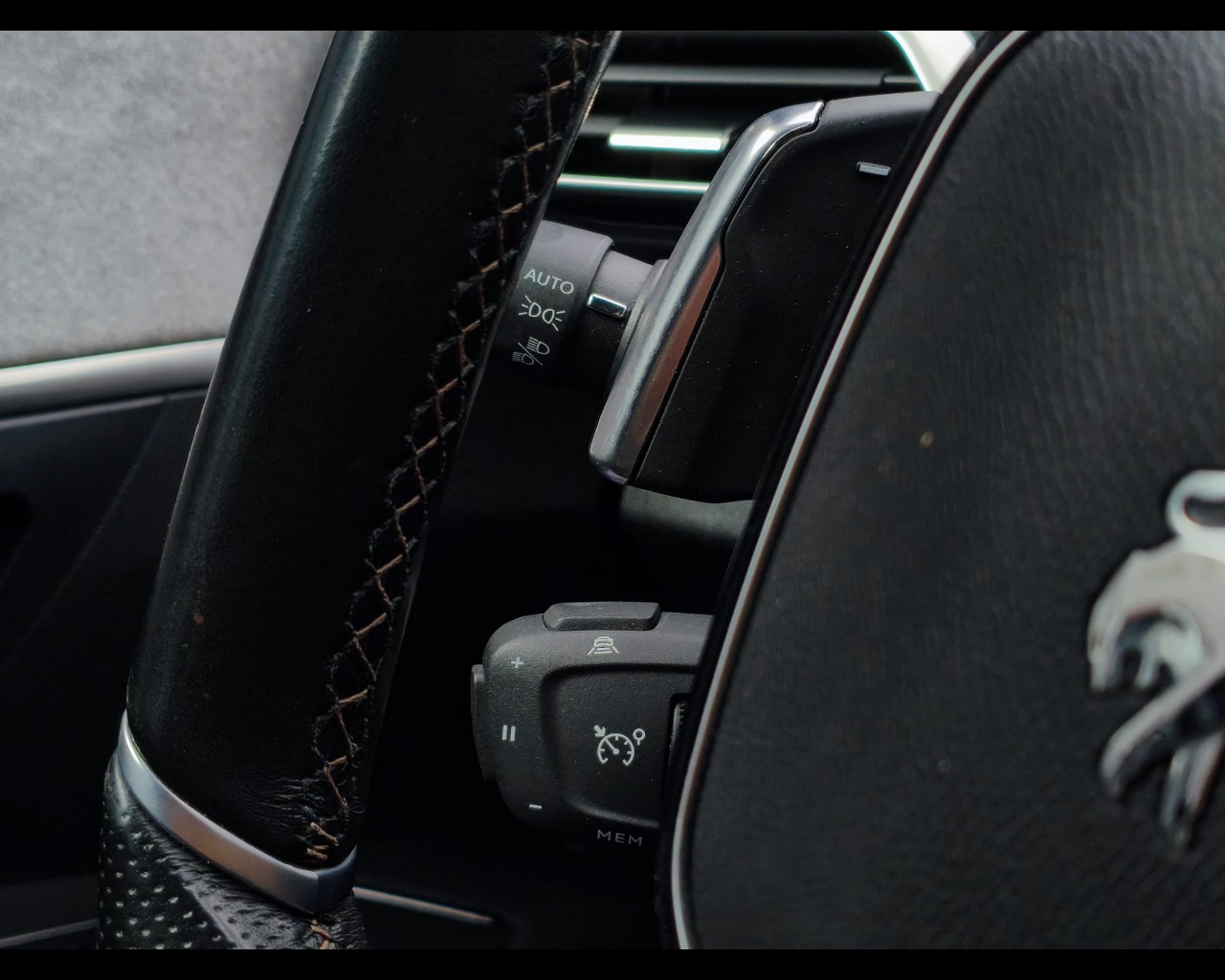 Foto PEUGEOT 3008 1.5 bluehdi GT s&s 130cv eat8 N1