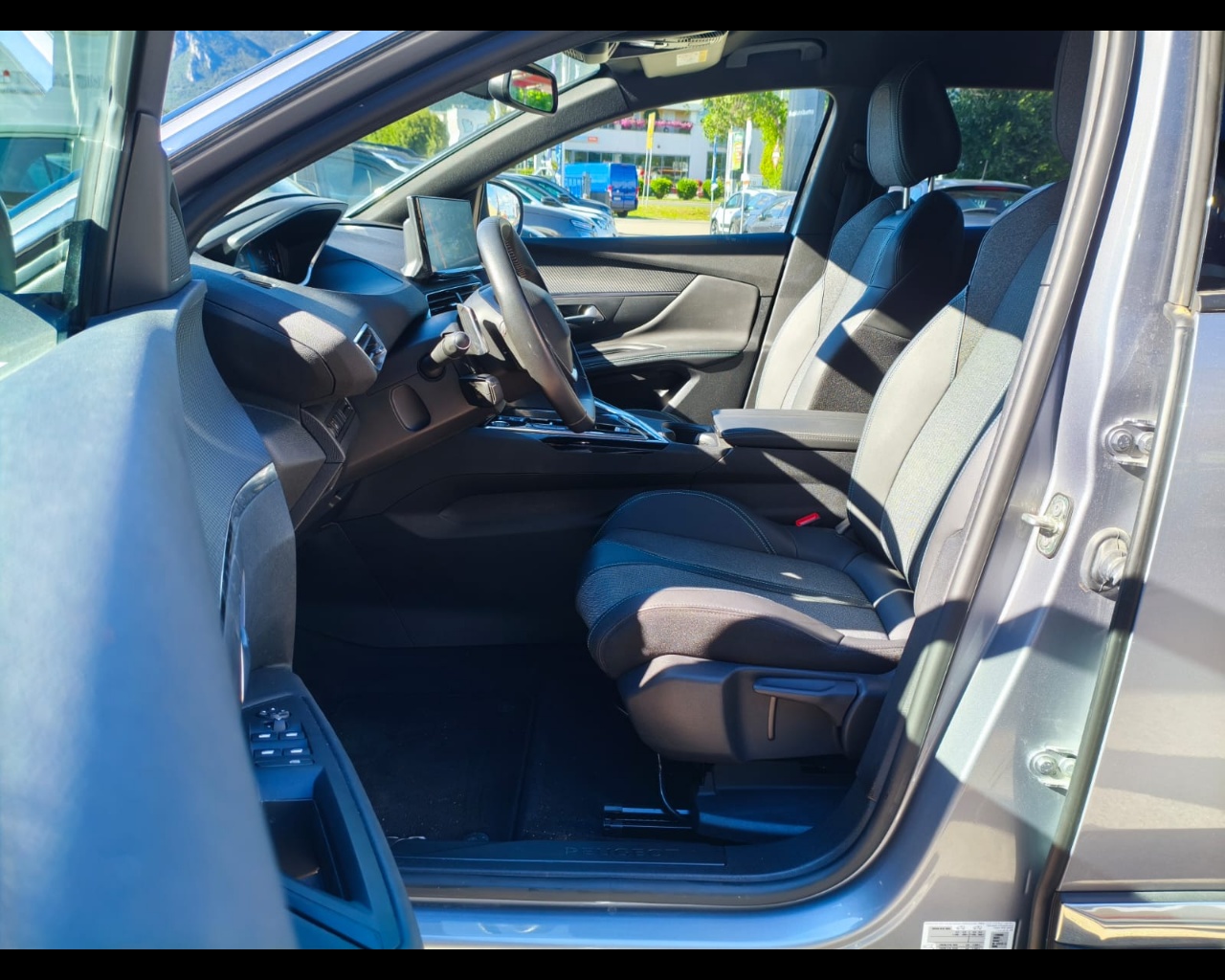 Foto PEUGEOT 3008 1.5 bluehdi Allure Pack s&s 130cv eat8