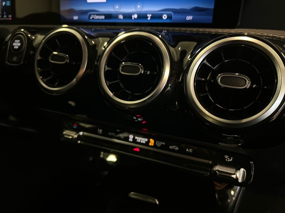 Mercedes  CLA Shooting Brake 180 D Advanced 8G-DCT - 14