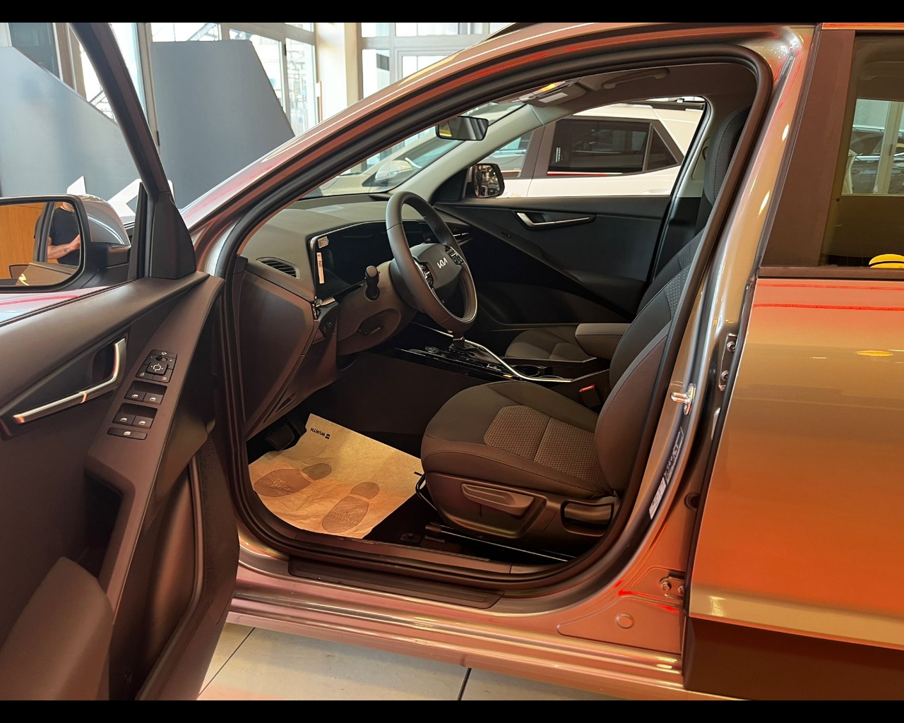 Foto KIA NIRO 1.6 MY25 HEV BUSINESS