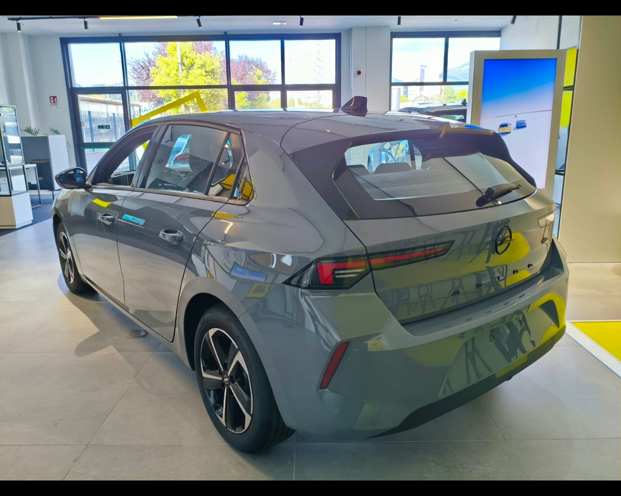 Foto OPEL Astra 5P Edition Diesel 130cv (96kW) Automatico