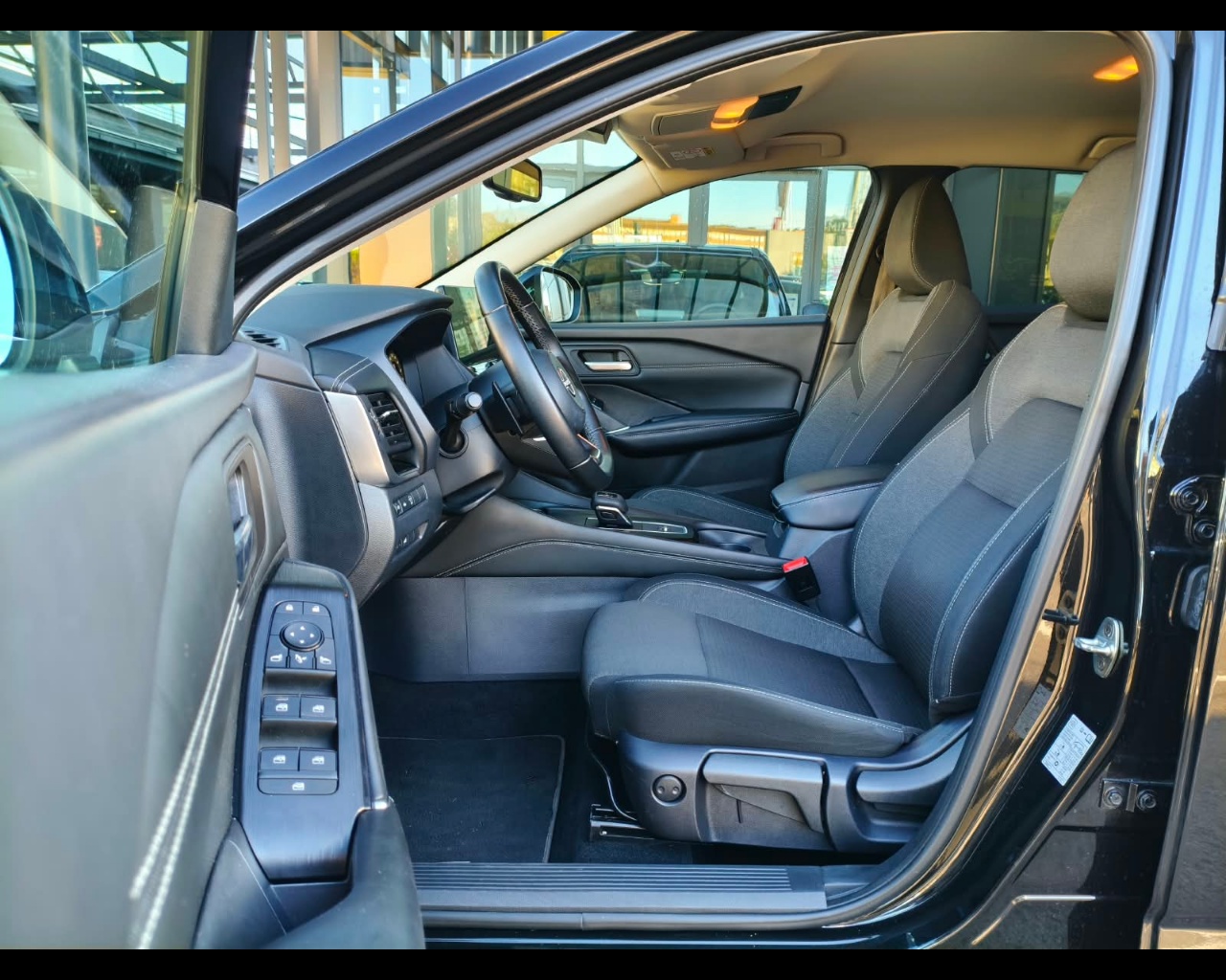 Foto NISSAN Qashqai 1.3 mhev N-Connecta 2wd 158cv xtronic