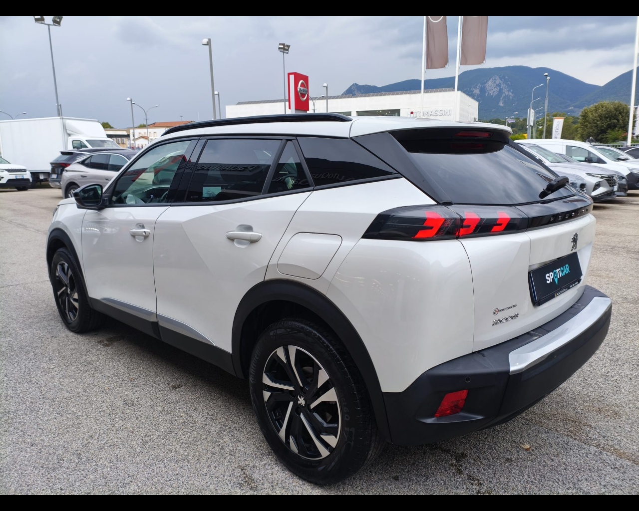 Foto PEUGEOT 2008 1.5 bluehdi Allure Pack s&s 130cv eat8