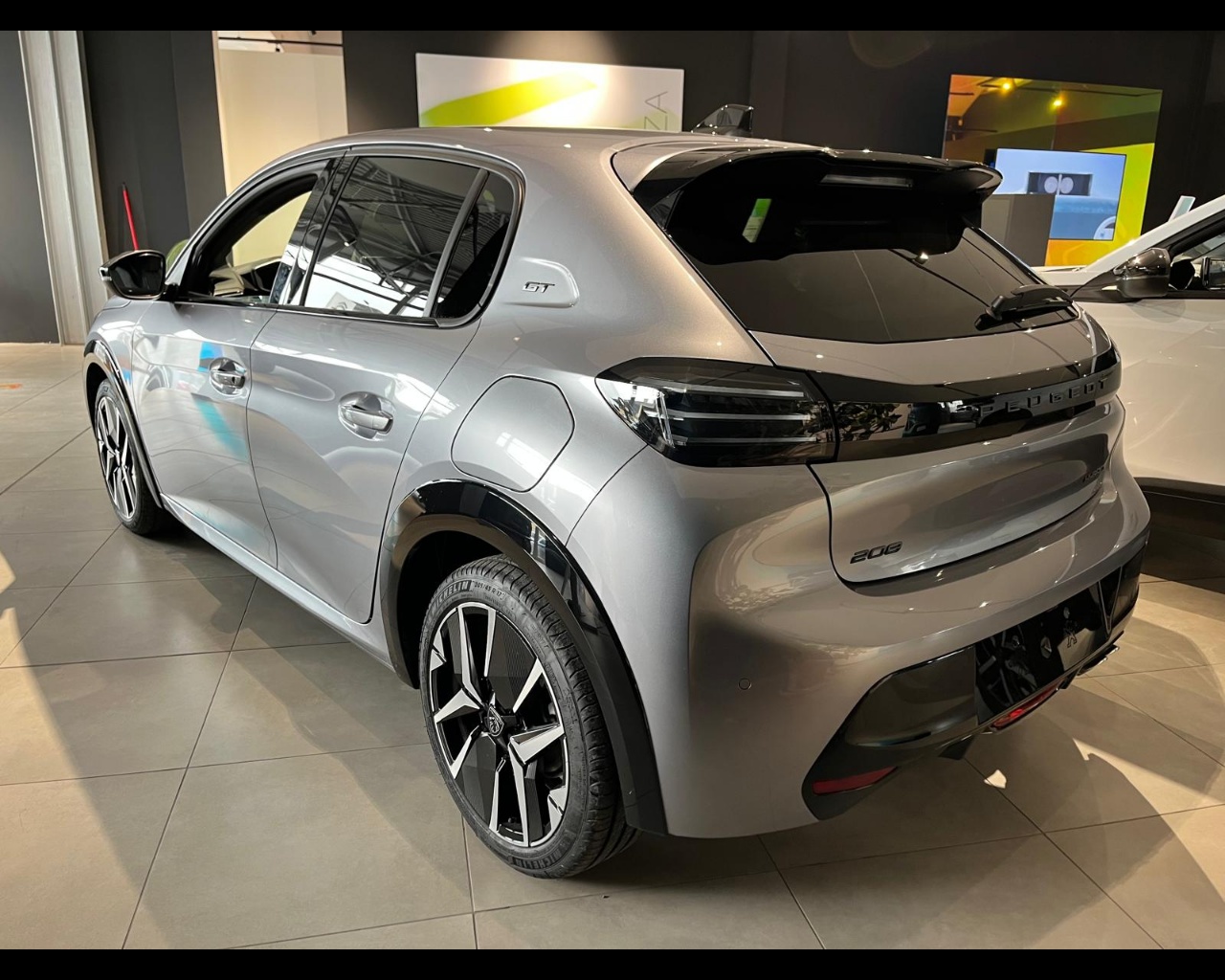Foto PEUGEOT 208 1.2 hybrid GT 136cv e-dcs 6