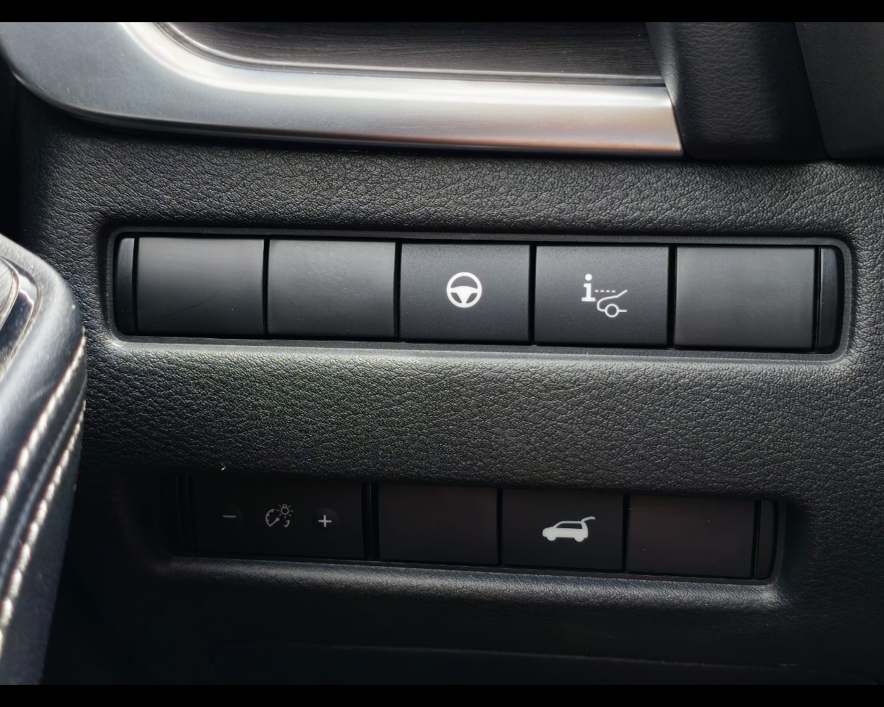 Foto NISSAN X-Trail 1.5 e-power Tekna e-4orce 4wd auto
