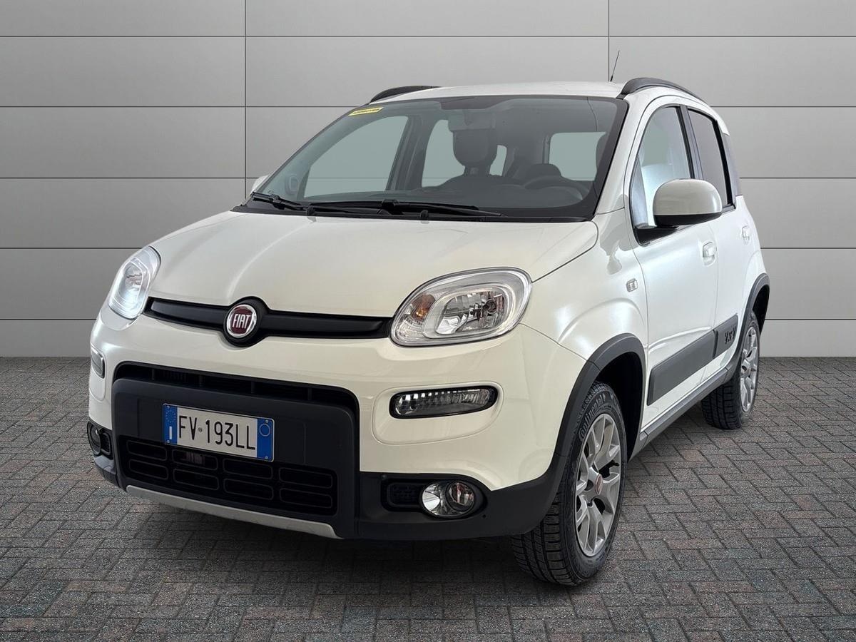 Foto veicolo FIAT Panda III Panda III 2016 4x4 - Panda 0.9 t.air t. 4x4 s&s 85cv my19 Benzina Verde