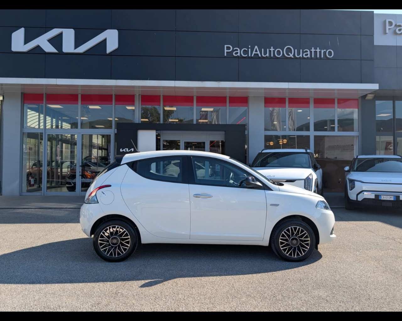 Foto LANCIA Ypsilon 1.0 firefly hybrid Platino s&s 70cv