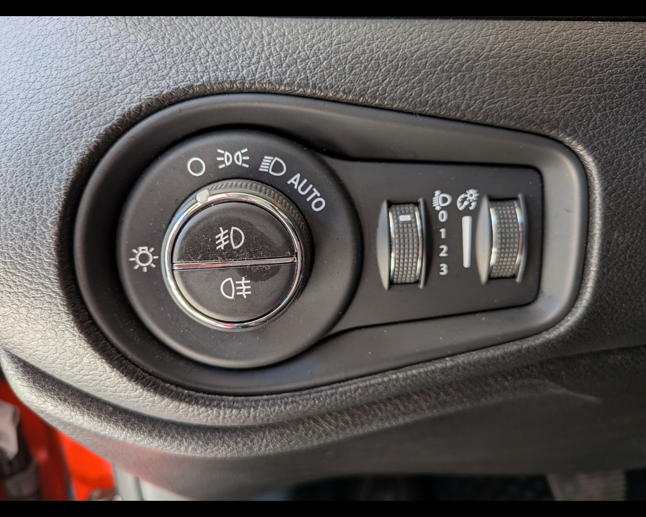 Foto JEEP Renegade 2.0 mjt Limited 4wd 140cv auto 9m