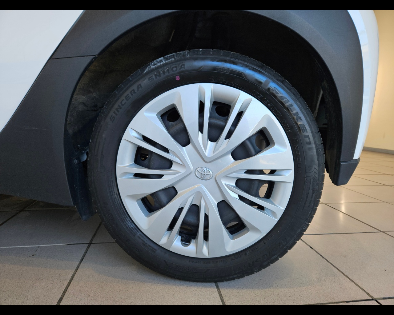 TOYOTA Aygo X 1.0 Active 72cv Benzina Usato - 15