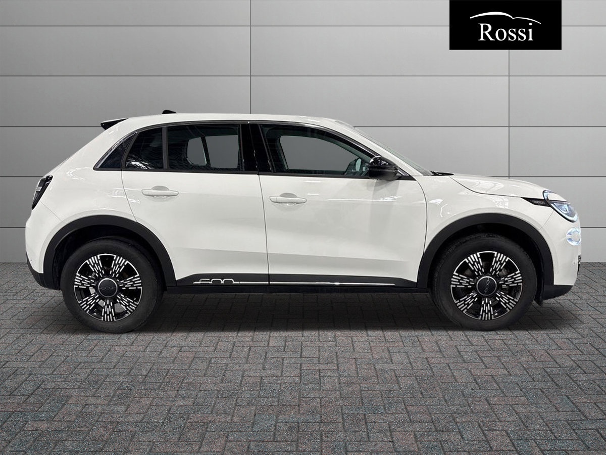 600 IV 2023 – 600 1.2 hybrid Pop 145cv auto
