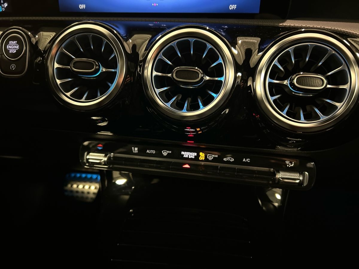 Mercedes  Classe A 180 D Advanced Plus AMG Line 8G-DCT - 14