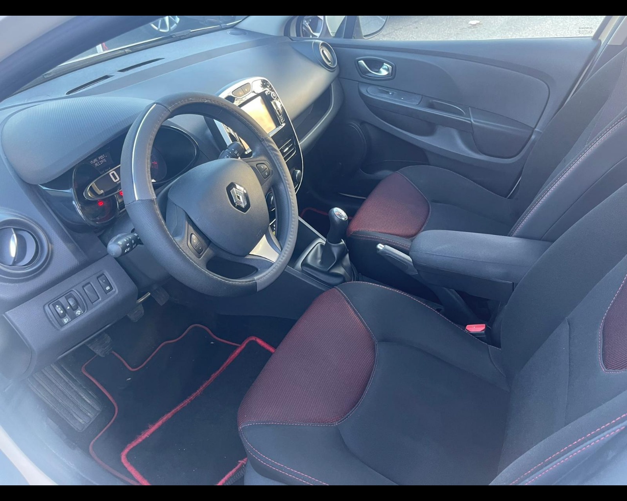 Immagine RENAULT Clio IV - Clio 5p 1.5 dci energy Zen (live) s&s 75cv E6 usata o Km0