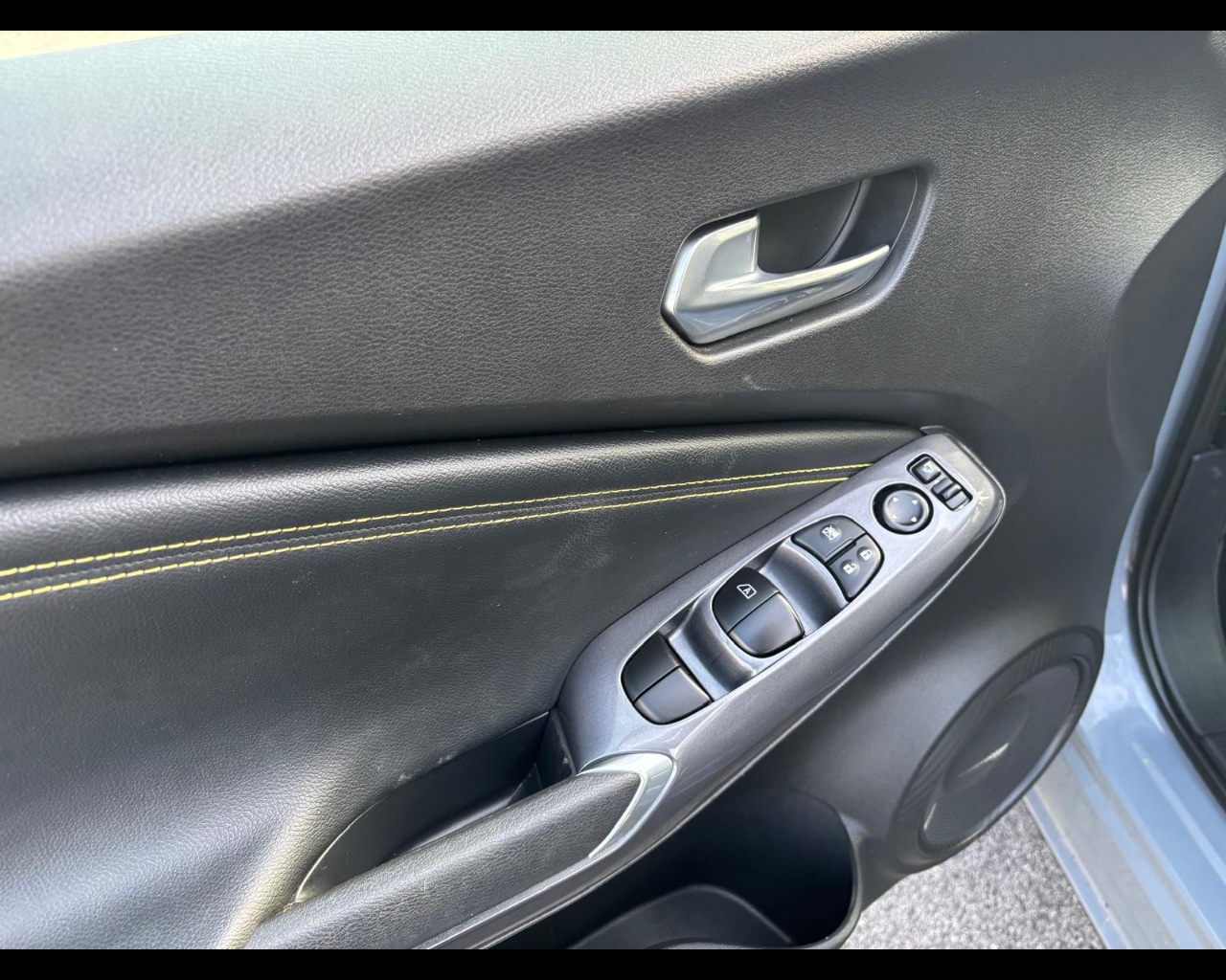 Foto NISSAN Juke 1.0 dig-t Kiiro 114cv