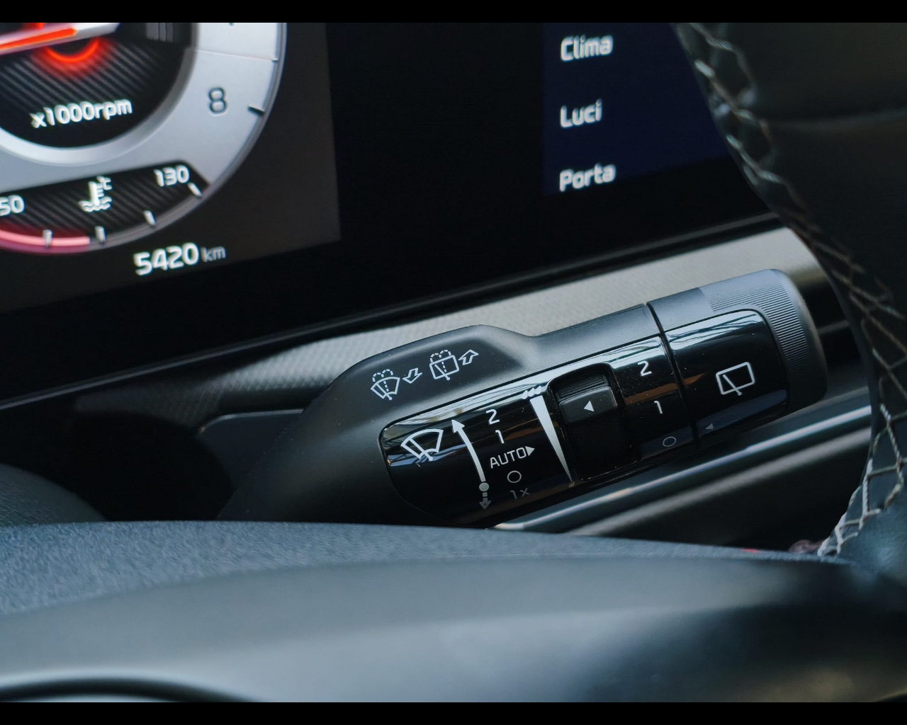 Foto KIA NUOVA STONIC 1.0 T-GDI MH STYLE LAUNCH
5 Door