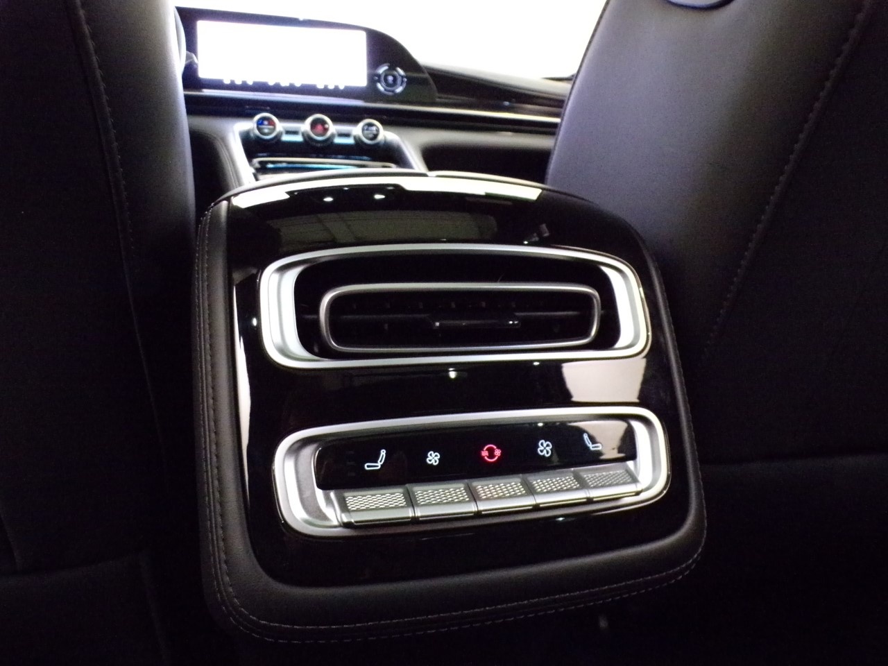 Omoda  Omoda 9 1.5 TGDi plug-in SHS Premium i-AWD DHT3 - 17