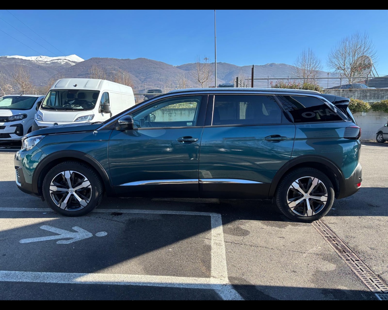 Foto PEUGEOT 5008 1.6 bluehdi Allure s&s 120cv 7p.ti eat6