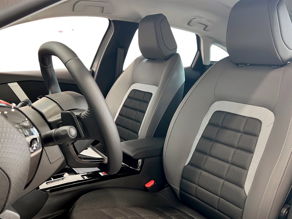 CITROEN C4 Benzina 130 cv Automatico – PLUS Benzina km0 - 6