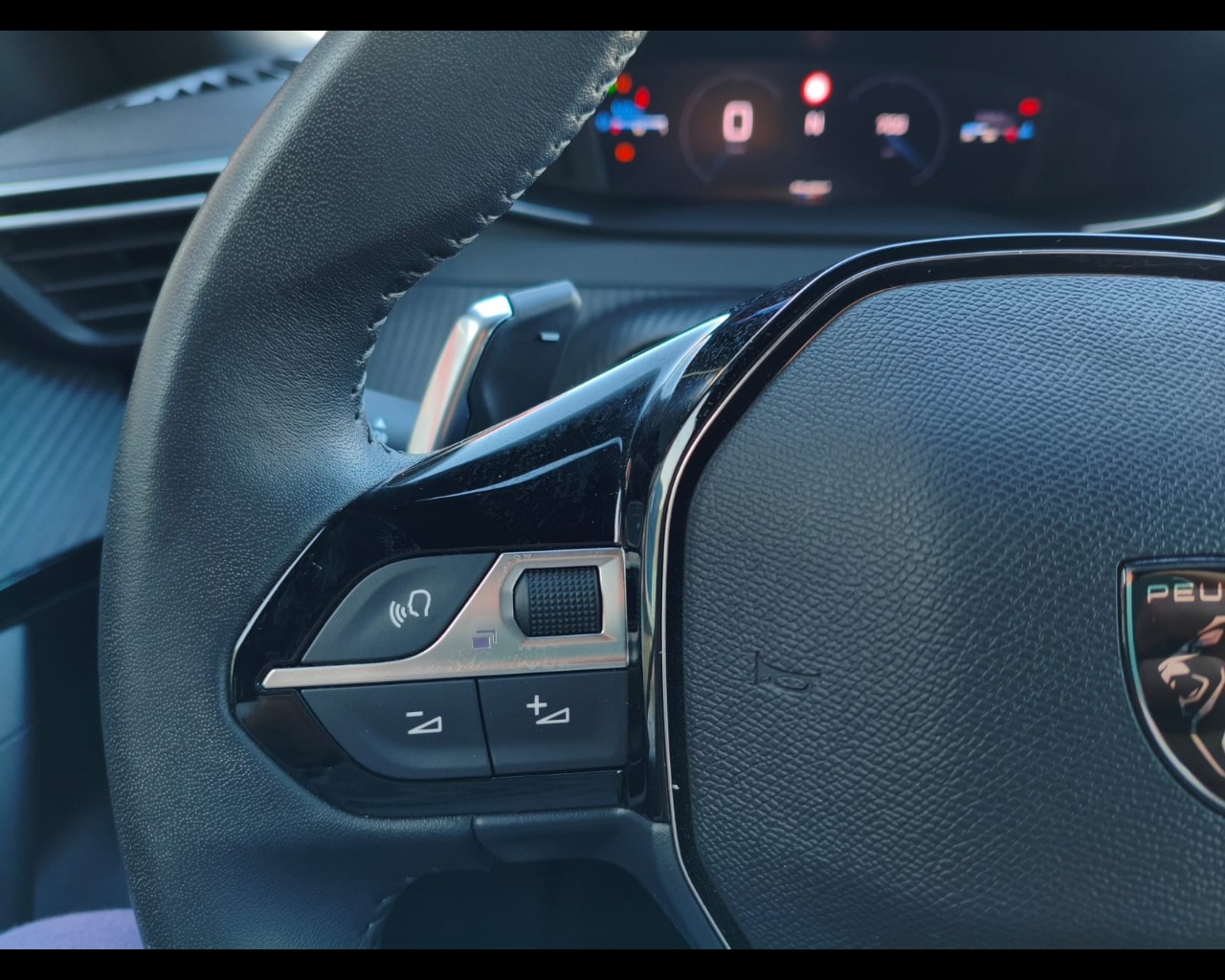 Foto PEUGEOT 2008 1.2 puretech Allure s&s 130cv eat8