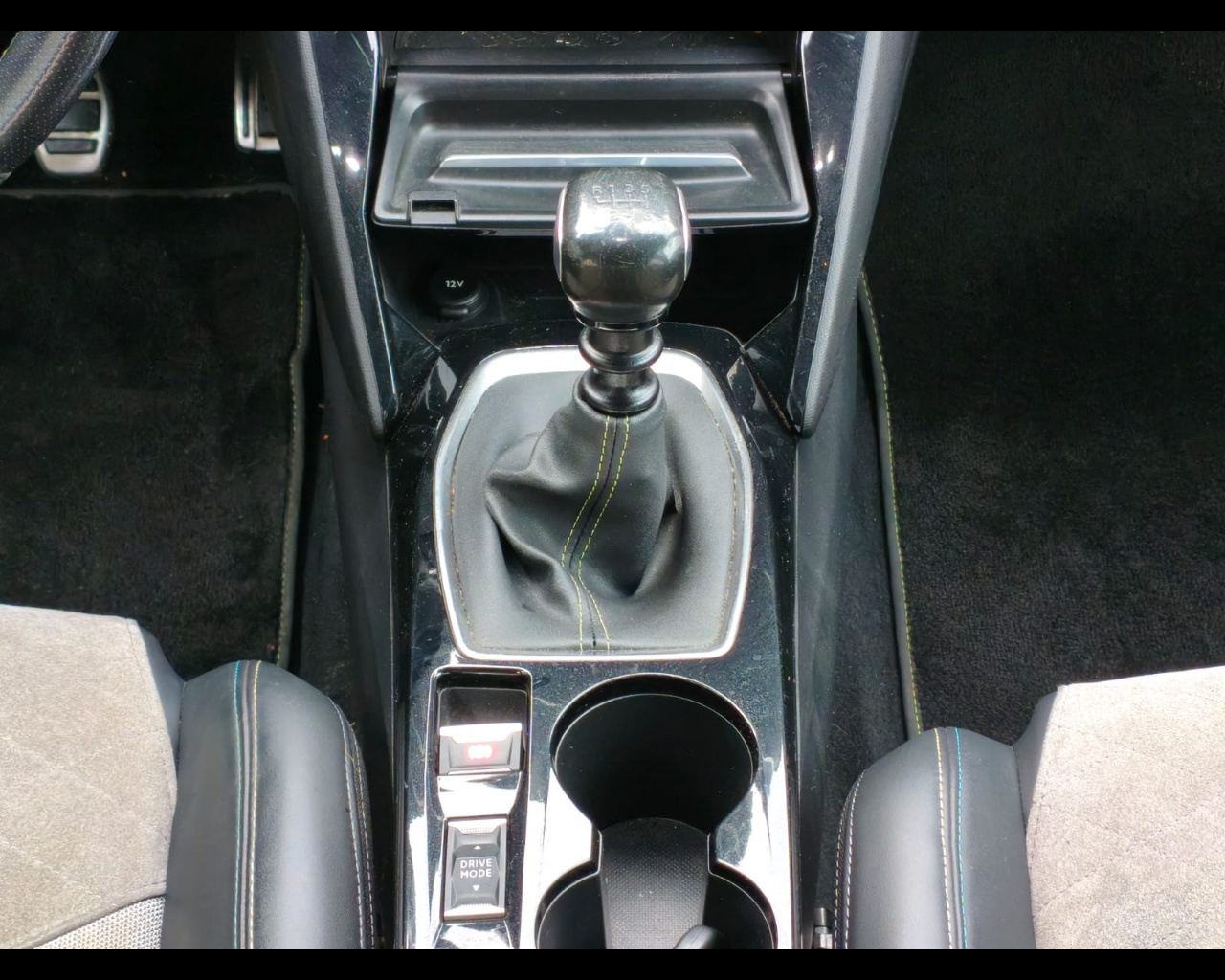 Foto PEUGEOT 208 1.5 bluehdi GT Pack s&s 100cv