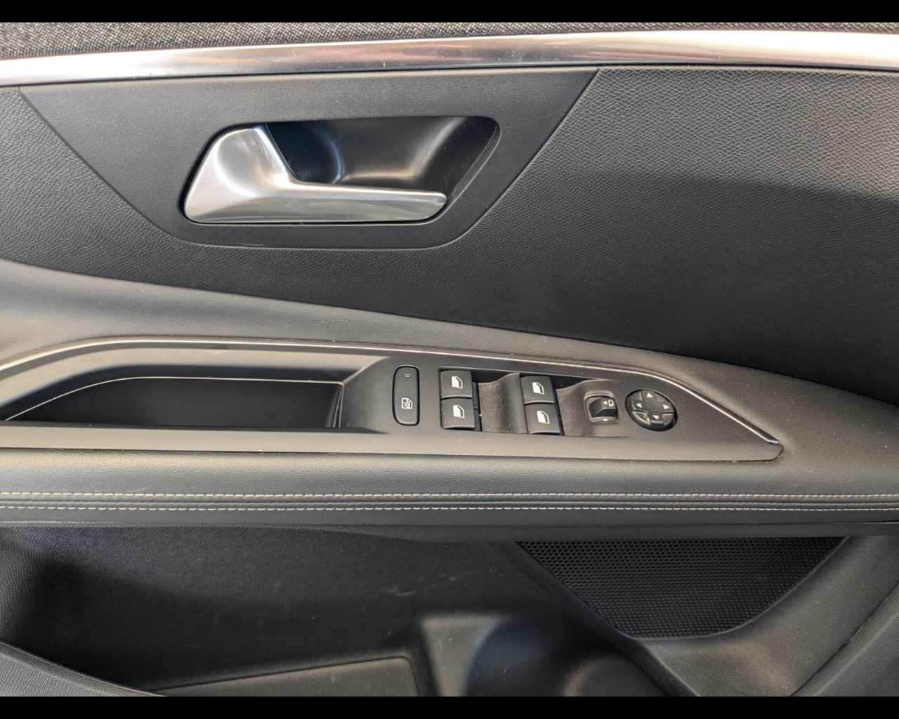 Foto PEUGEOT 3008 1.2 puretech t Allure s&s 130cv my18
