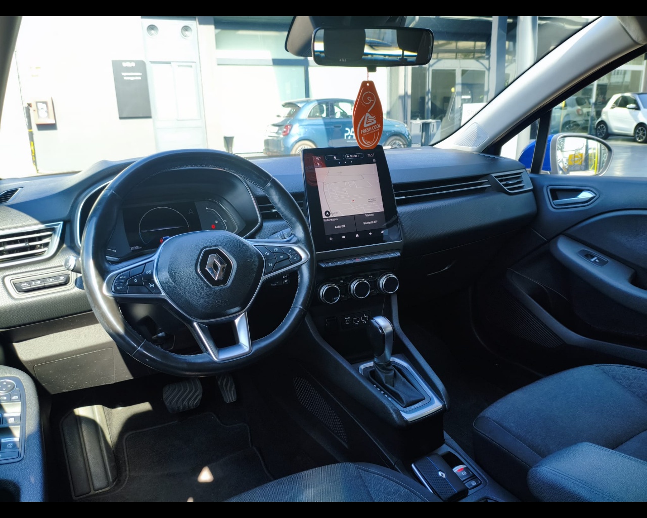 Foto RENAULT Clio 1.6 E-Tech hybrid Zen 140cv auto 