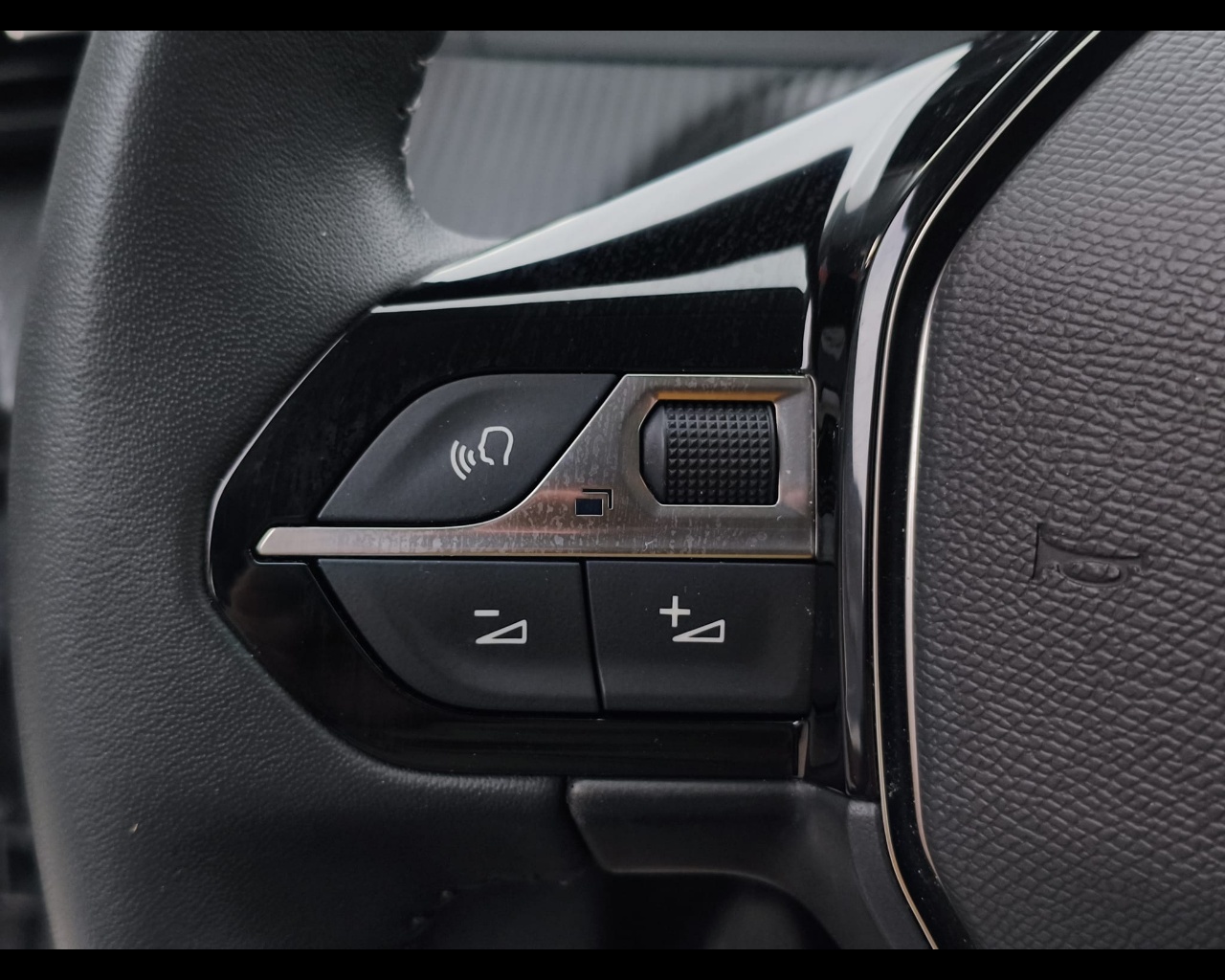 Foto PEUGEOT 208 1.2 puretech Active Pack s&s 75cv
