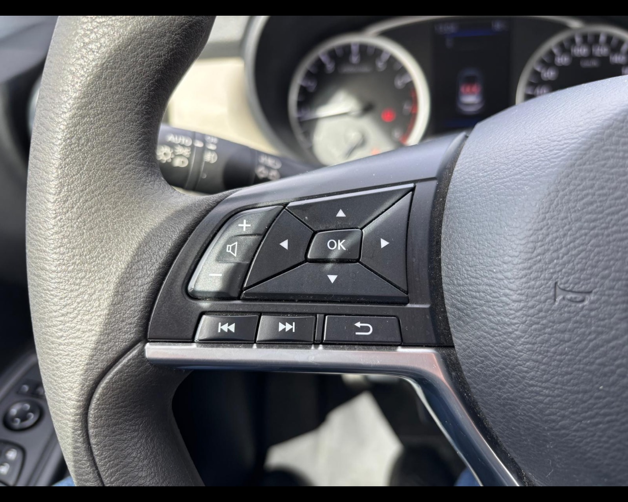 Foto NISSAN Micra 1.0 ig-t Eco Acenta 92cv