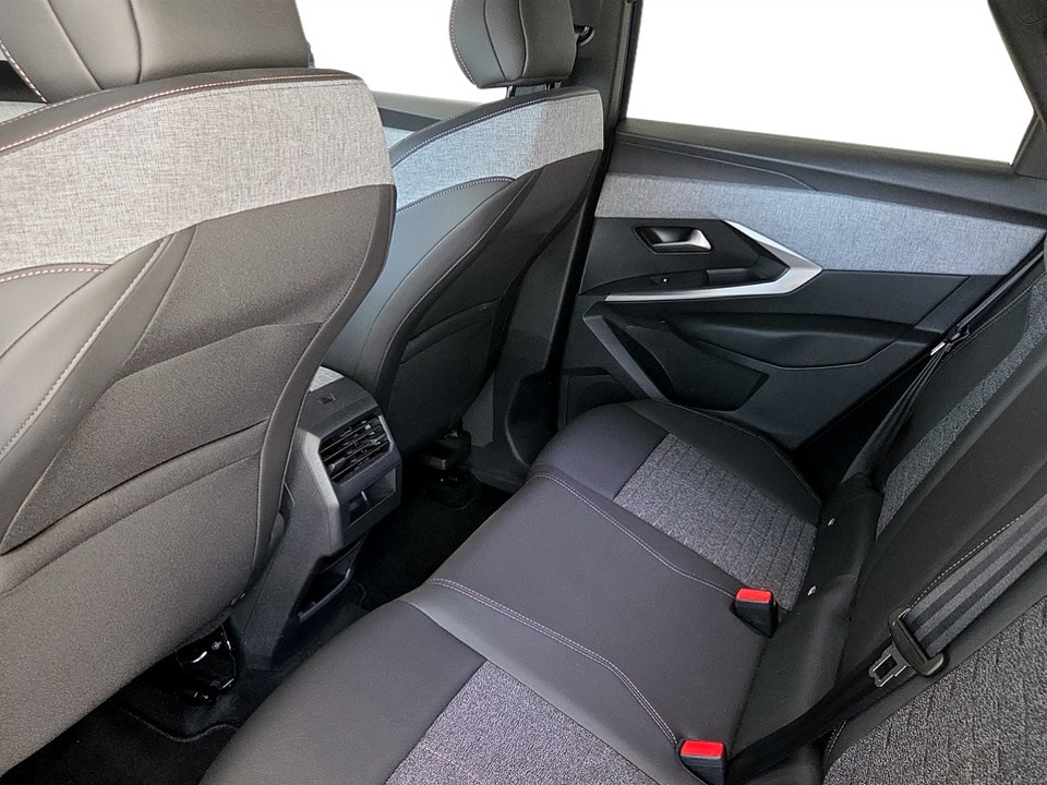 PEUGEOT 3008 1.2 hybrid Allure 145cv e-dcs6 Ibrida usato - 16