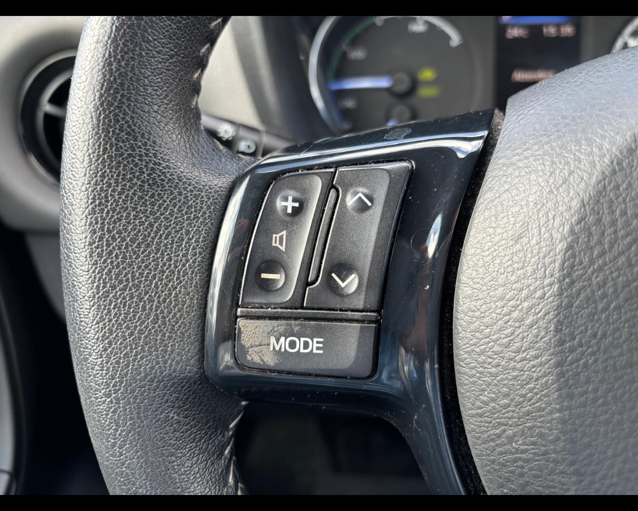 Foto TOYOTA Yaris 5p 1.5h Active 