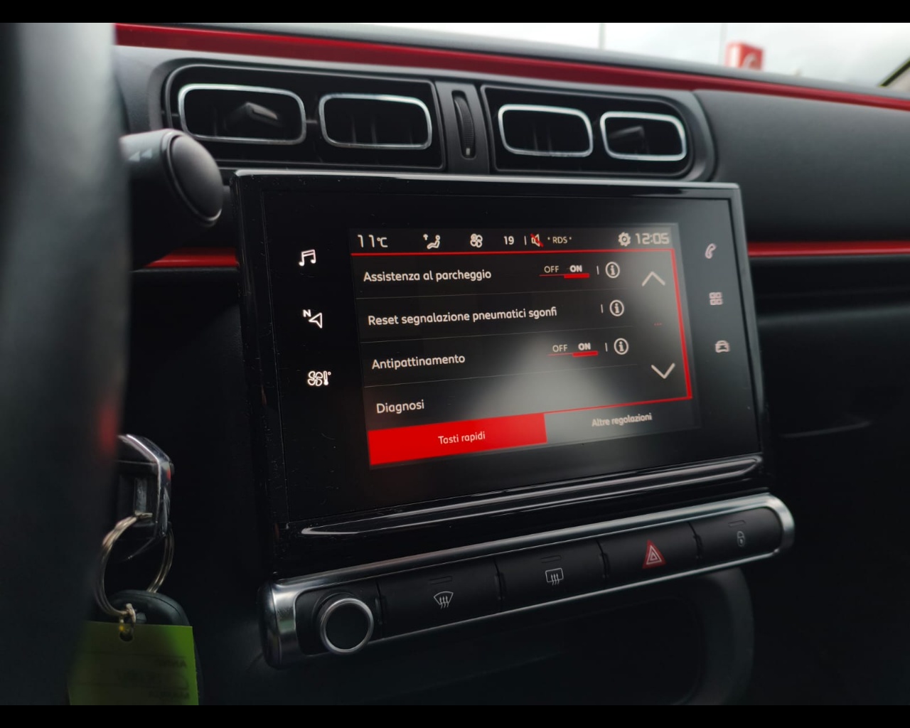 Foto CITROEN C3 1.2 puretech Shine 82cv