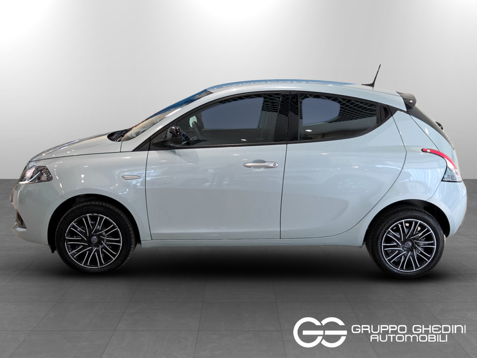 LANCIA Ypsilon 1.0 firefly hybrid Gold s&s 70cv 5p.ti Ibrida usato - 1