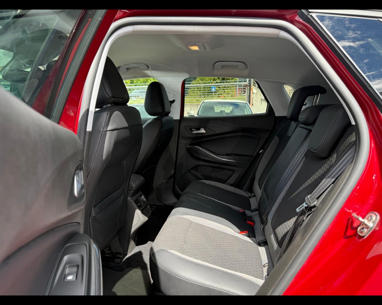 Foto OPEL Grandland X 1.2 Design Line s&s 130cv