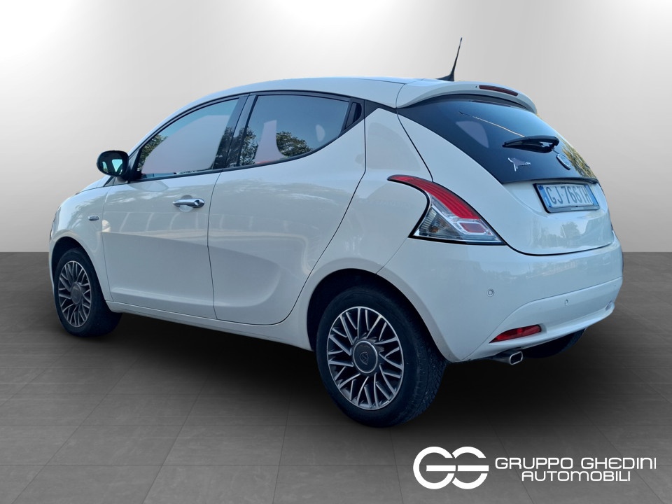LANCIA Ypsilon 1.0 firefly hybrid Gold s&s 70cv Ibrida usato - 2