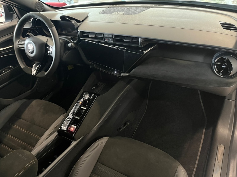ALFA ROMEO – Junior 1.2 145 CV Hybrid eDCT6 Q4 Intensa